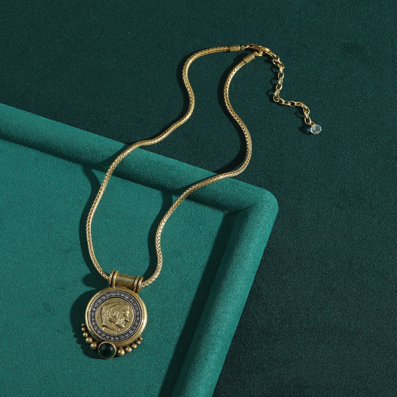Head Ancient Coin Pendant Chok - Vintage Fashion Trends 2025 recensione e prezzo