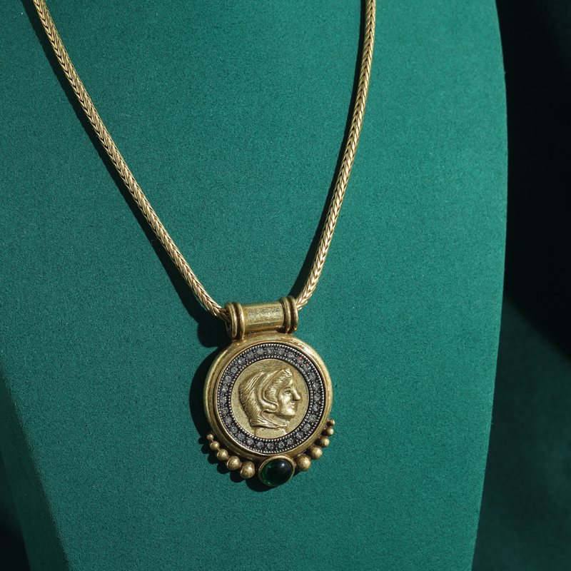 Head Ancient Coin Pendant Chok - Vintage Fashion Trends 2025 recensione e prezzo