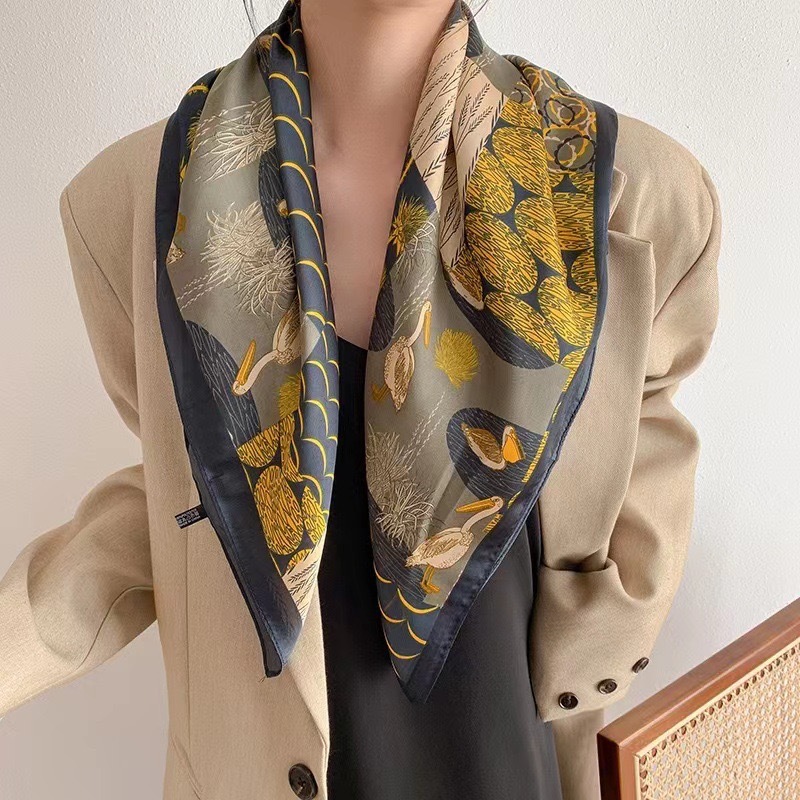 Luxury Vintage Silk Scarf Wome - Vintage Fashion Ai recensione e prezzo