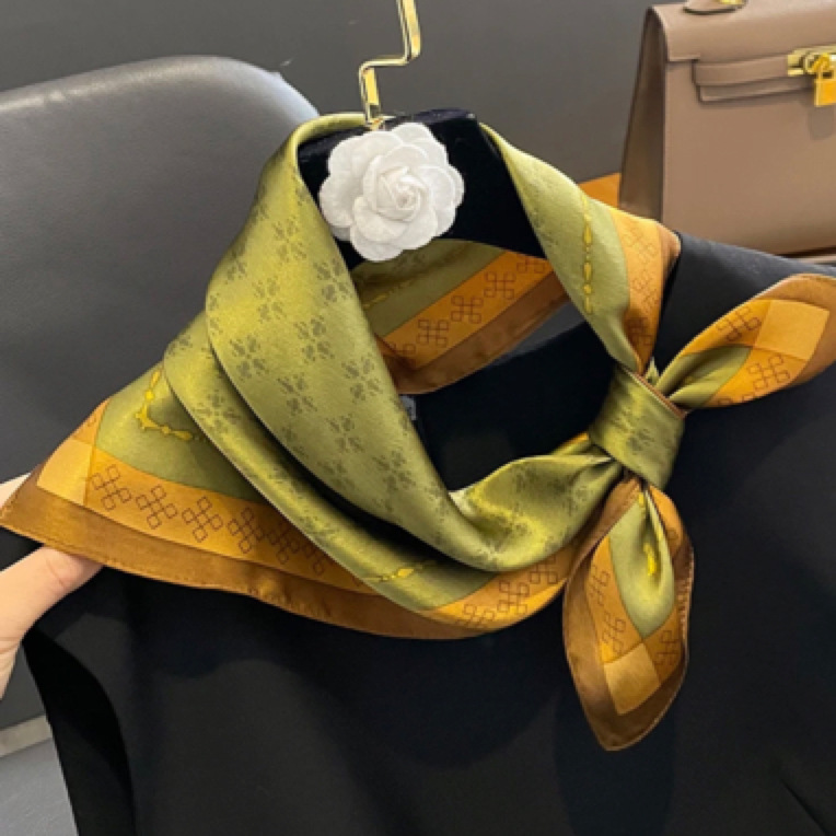 Luxury Vintage Silk Scarf Wome - Vintage Fashion Ai recensione e prezzo