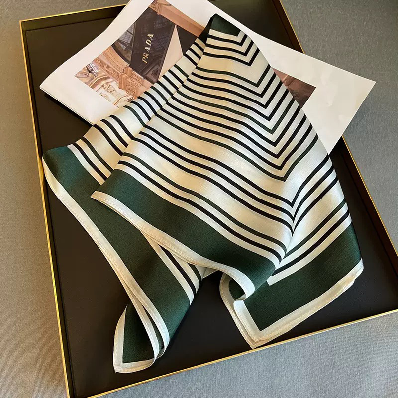 Luxury Vintage Silk Scarf Wome - Vintage Fashion Ai recensione e prezzo