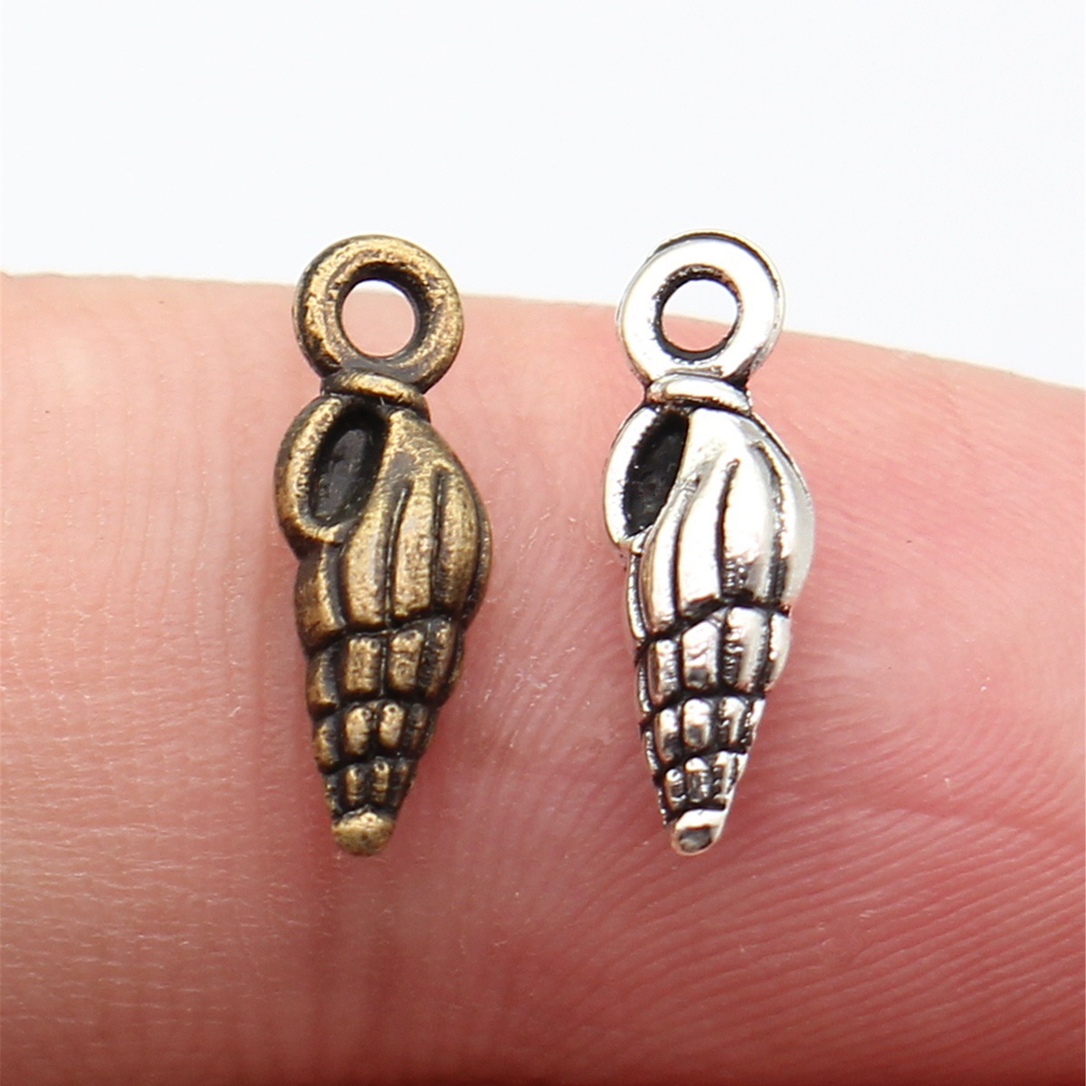 WYSIWYG 20pcs 5x14mm 2 Colors  - Vintage Fashion Online recensione e prezzo