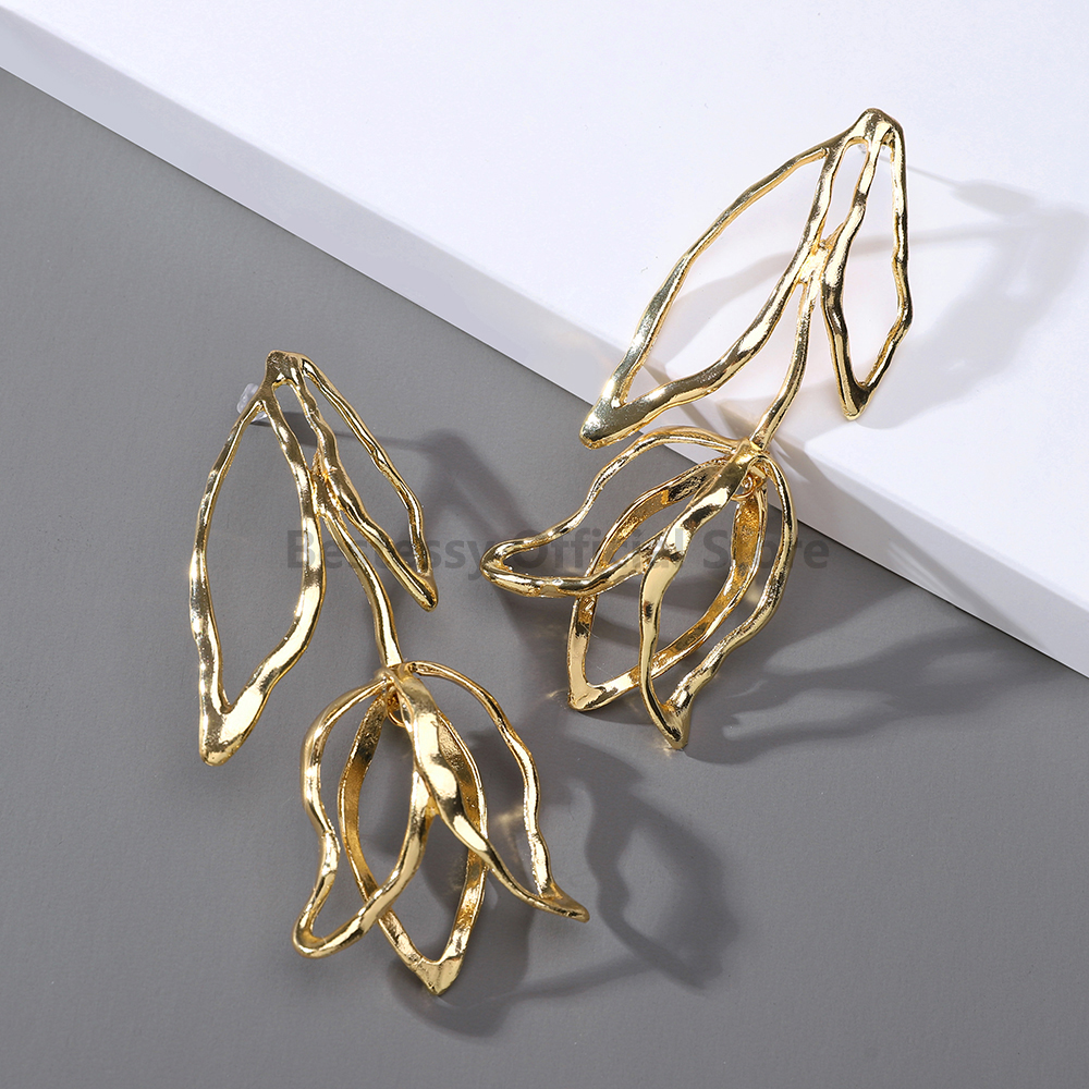 2025 New Oversized Metal Tulip - Vintage Fashion Trends 2025 recensione e prezzo