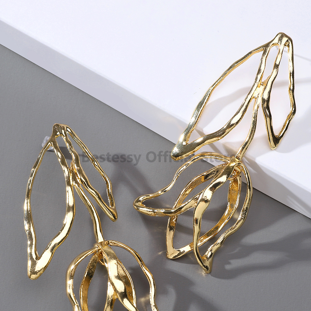 2025 New Oversized Metal Tulip - Vintage Fashion Trends 2025 recensione e prezzo