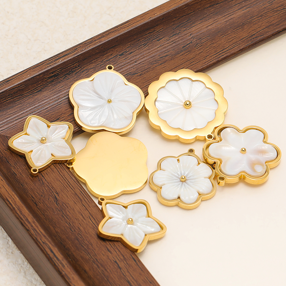3pcs Stainless Steel Flowers F - Vintage Fashion Necklace recensione e prezzo