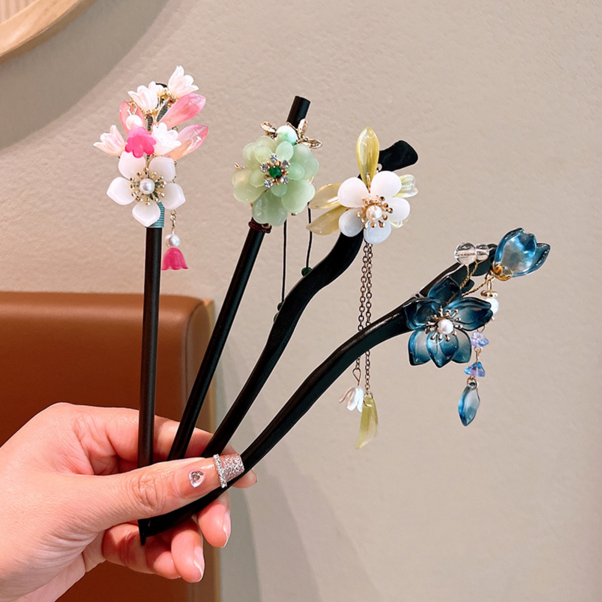 Exquisite Flower Tassel Wooden - Vintage Fashion Ai recensione e prezzo