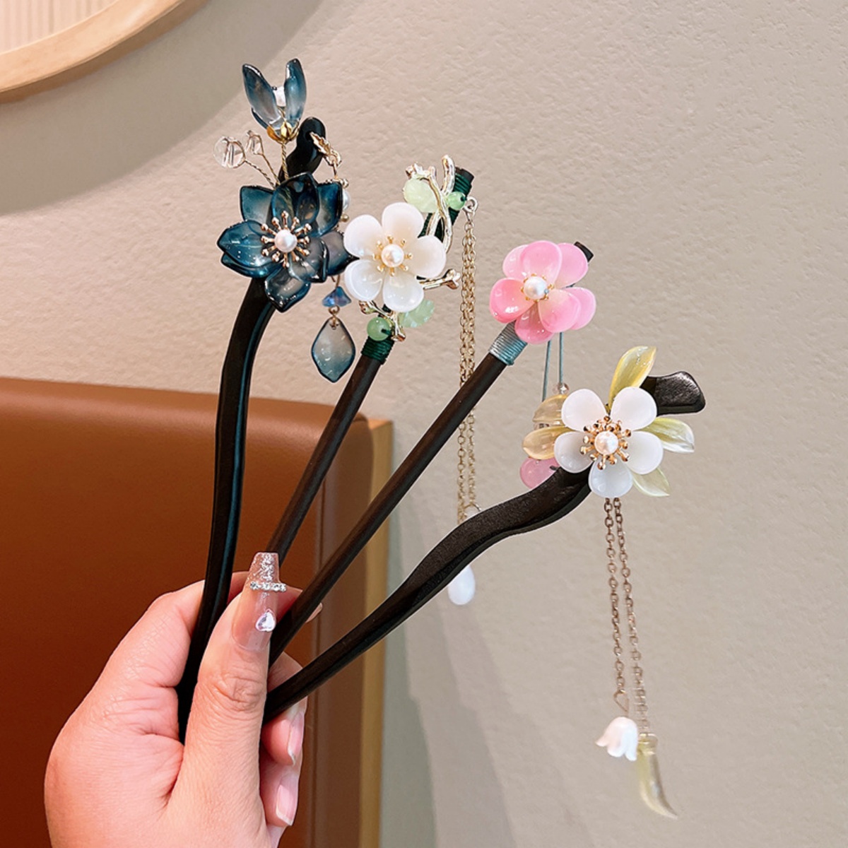 Exquisite Flower Tassel Wooden - Vintage Fashion Ai recensione e prezzo